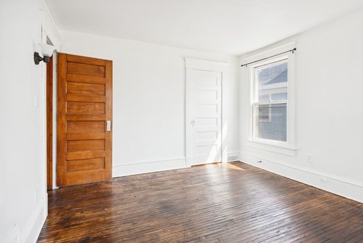 Listing photo thumbnail