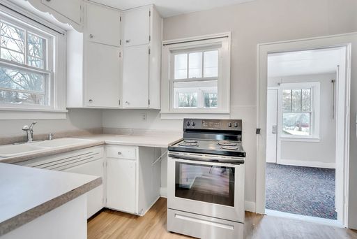 Listing photo thumbnail