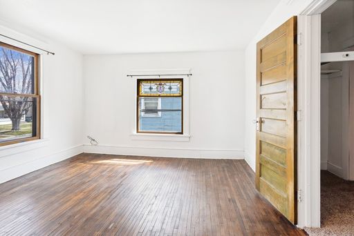 Listing photo thumbnail