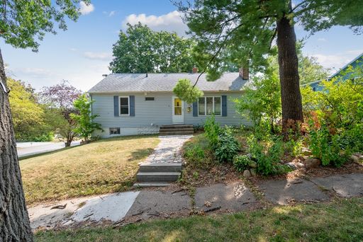 1604 Olive St, Cedar Falls, IA 50613