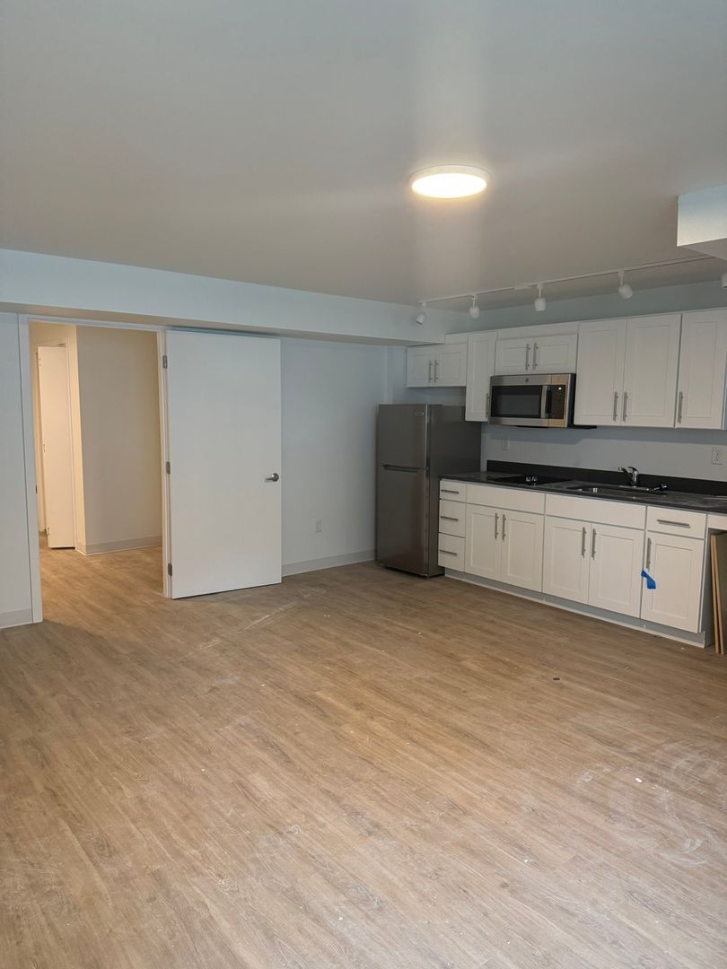 Cedar Falls Apartment: 4711 University Ave