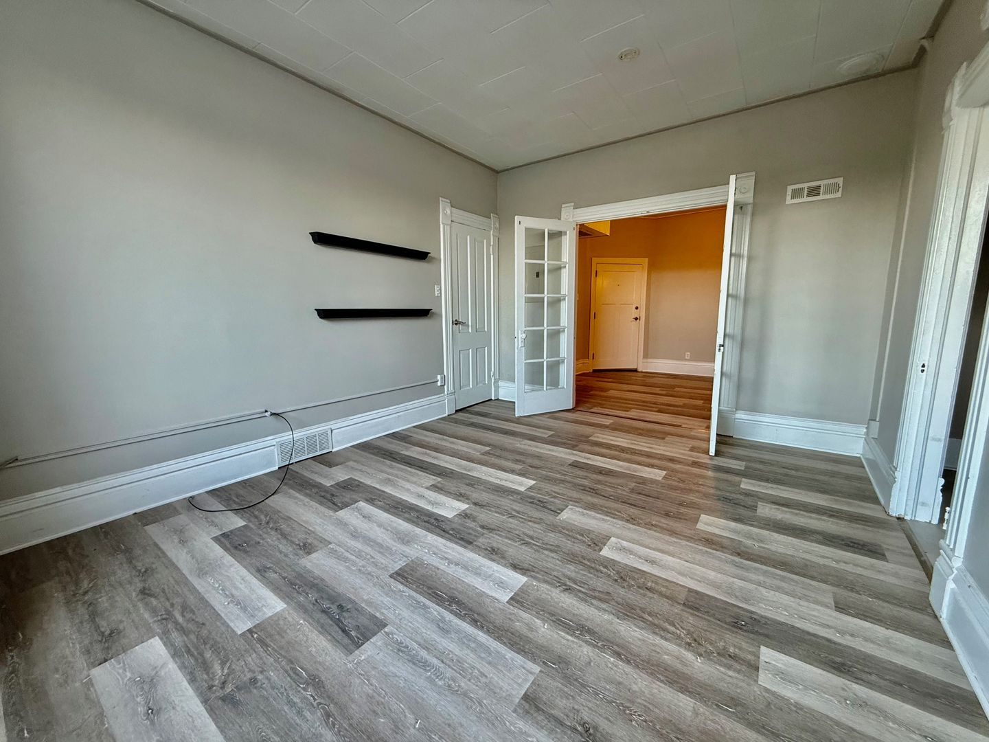 Cedar Falls Apartment: 315 Main St