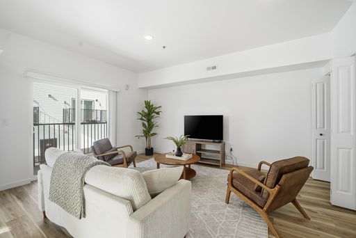 Listing photo thumbnail