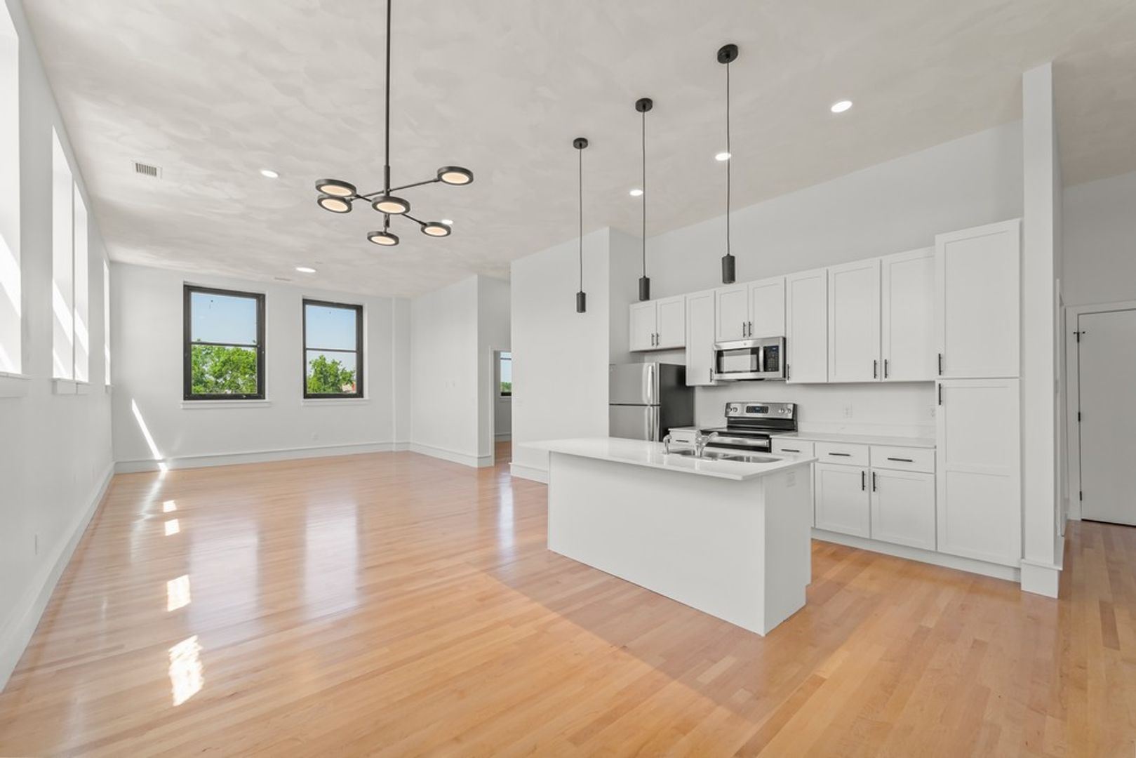 Waverly Apartment: 90 E Bremer Ave