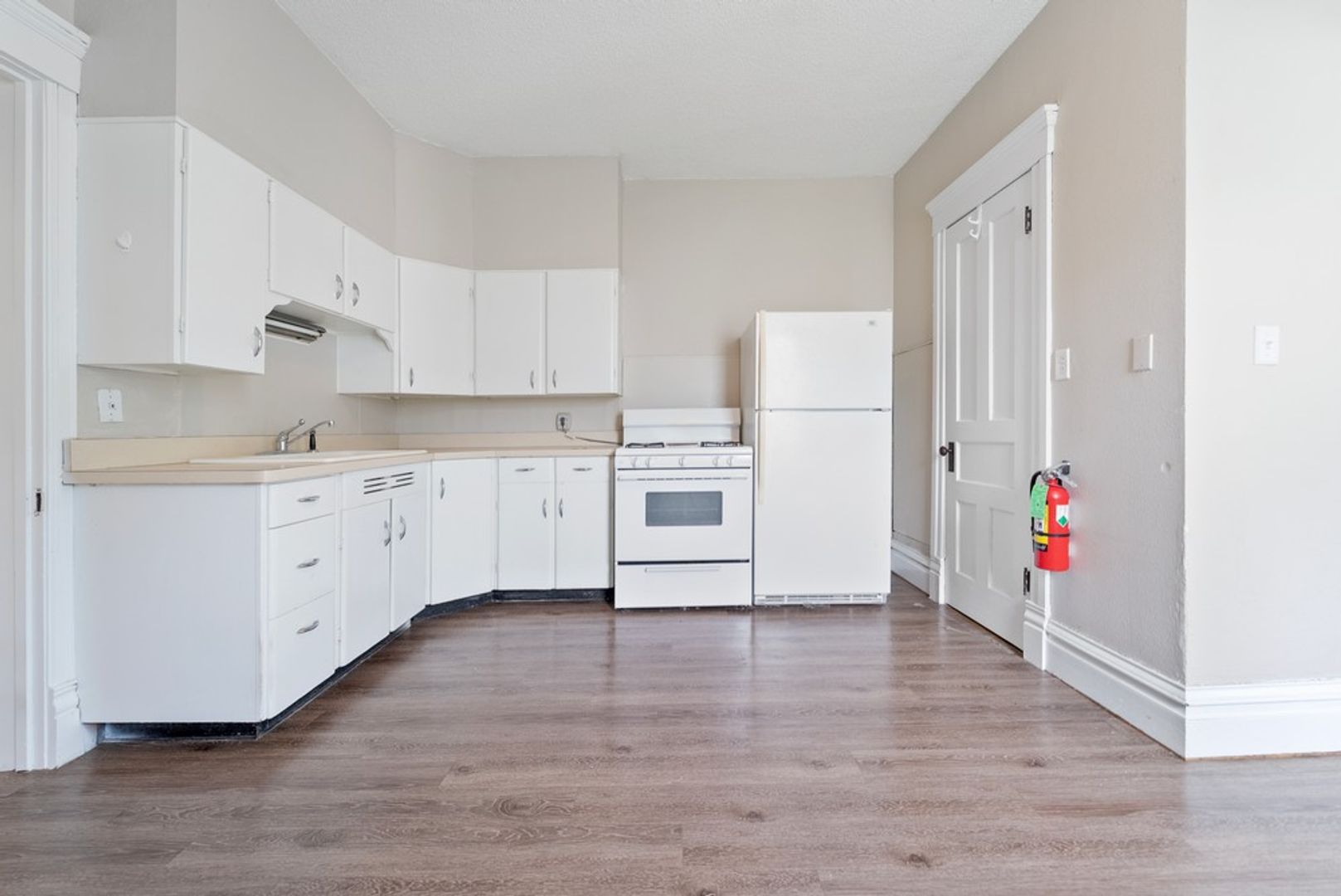 Cedar Falls Apartment: 1103 Main St