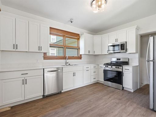 1721 Clay St, Cedar Falls, IA 50613
