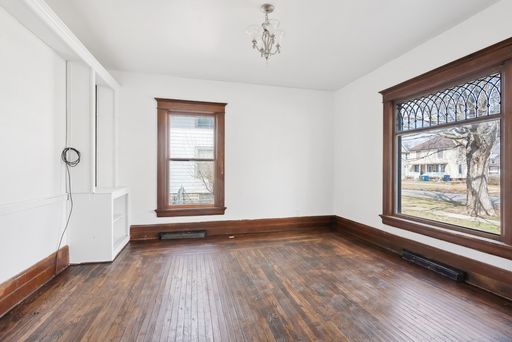 Listing photo thumbnail