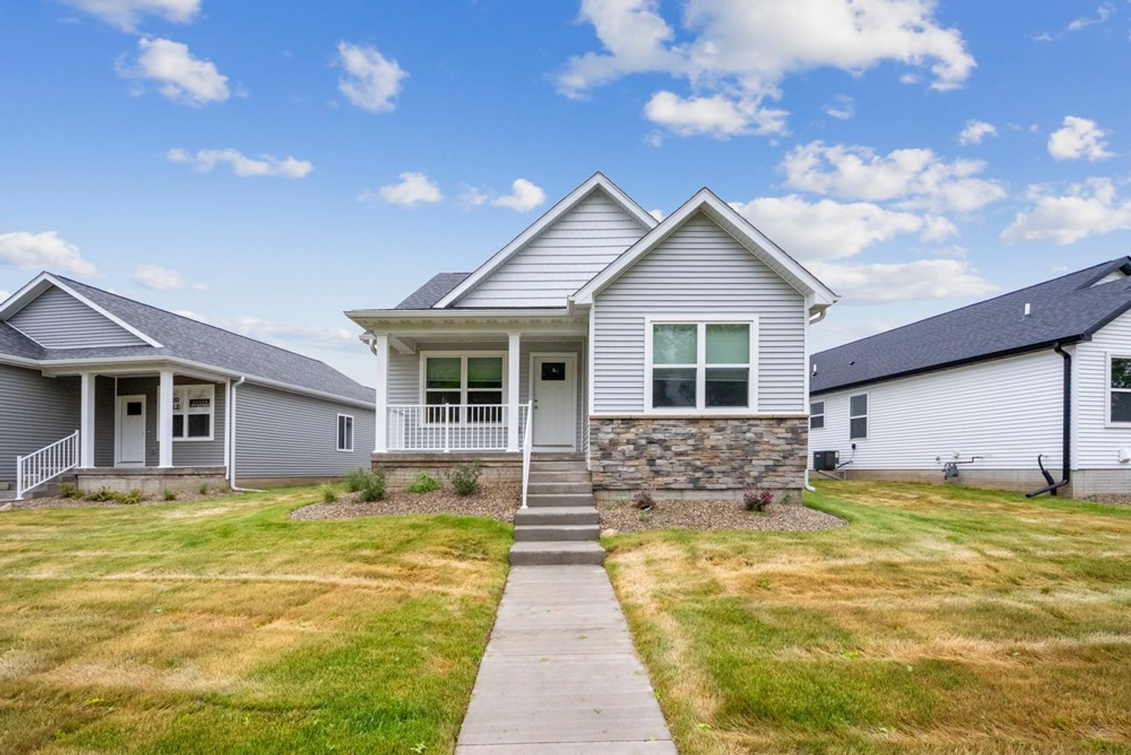 Waterloo House: 125 Axlewood Dr