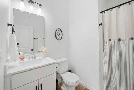 Listing photo thumbnail
