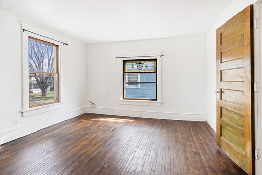 Listing photo thumbnail