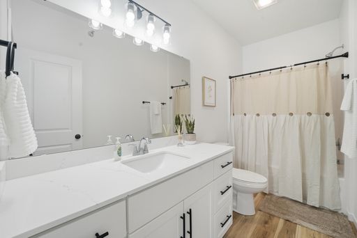Listing photo thumbnail
