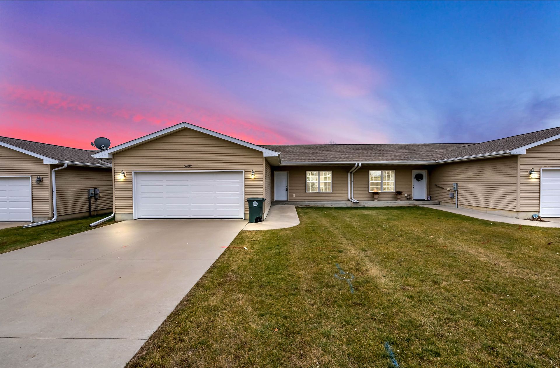 Waterloo Multiplex: 5482 Summerland Dr