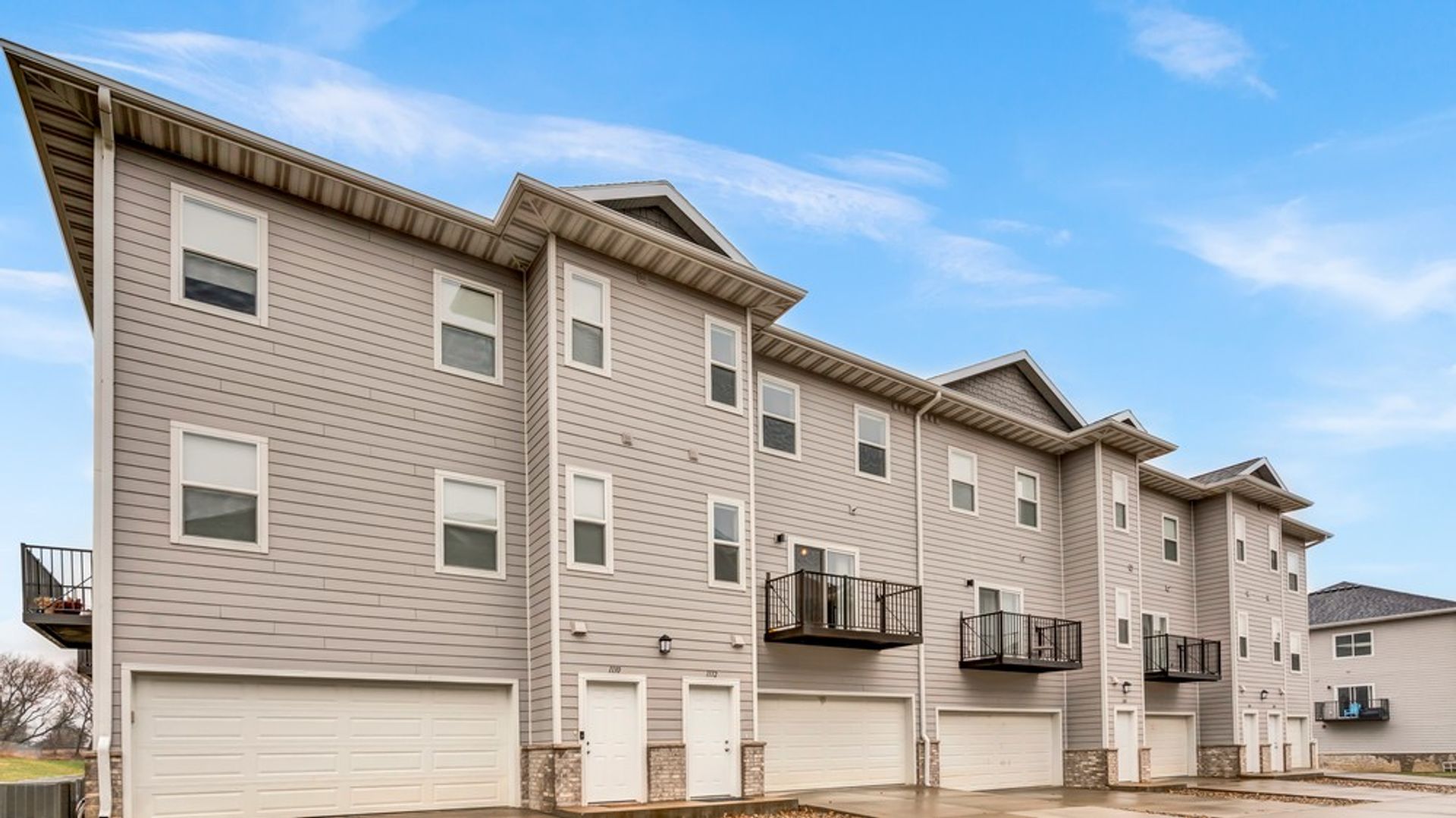 Waverly Apartment: 1260 Leitha Ter