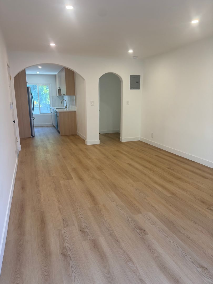 West Hollywood Apartment: 1250-1258 N. Orange Grove Avenue