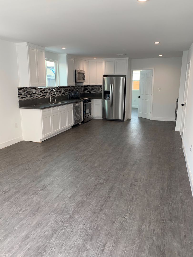 Los Angeles Apartment: 2507-2509 E Cincinnati St