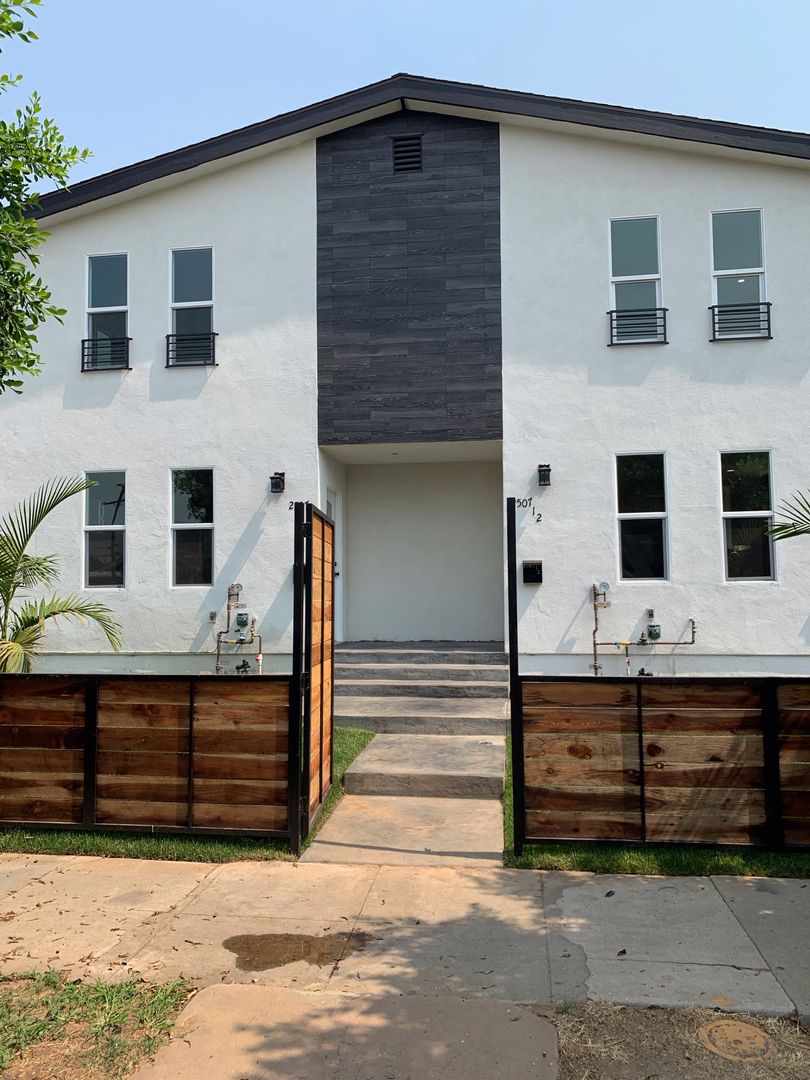 Los Angeles Apartment: 2507-2509 E Cincinnati St