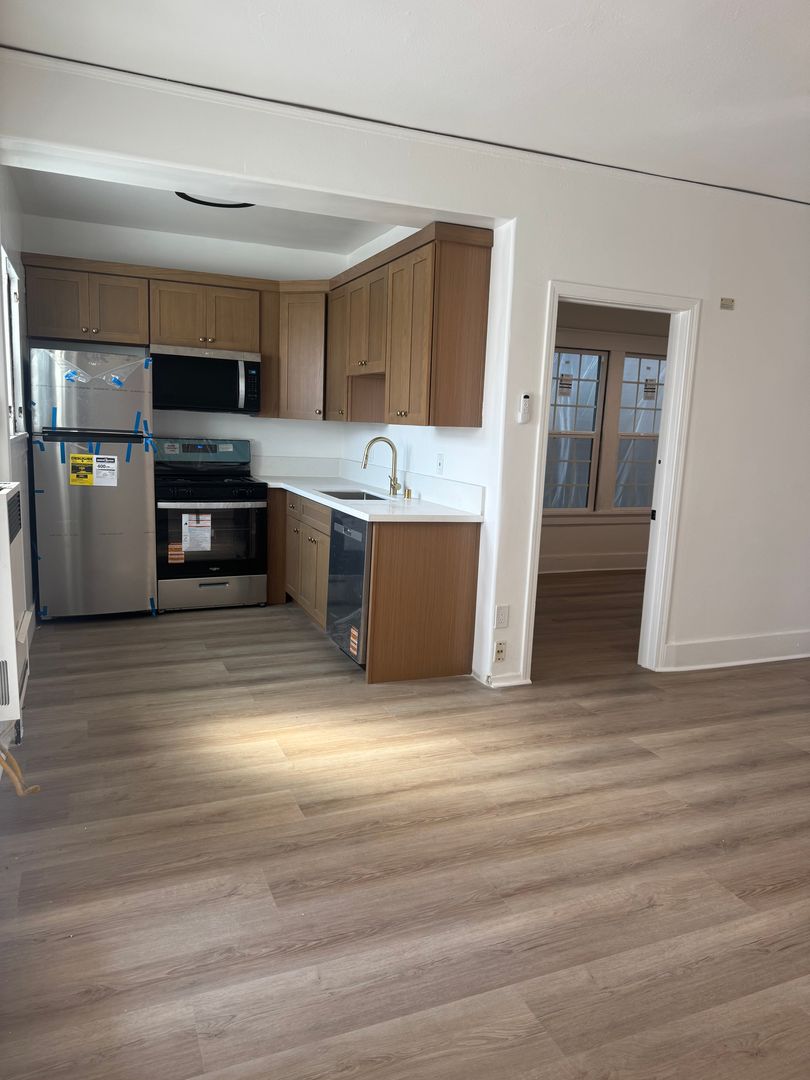 Los Angeles Apartment: 842 S. Berendo Street