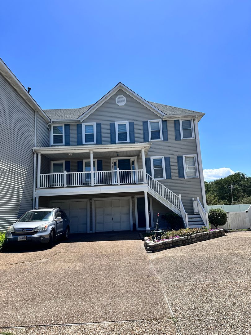 Norfolk House: 9708 Ship Watch Road