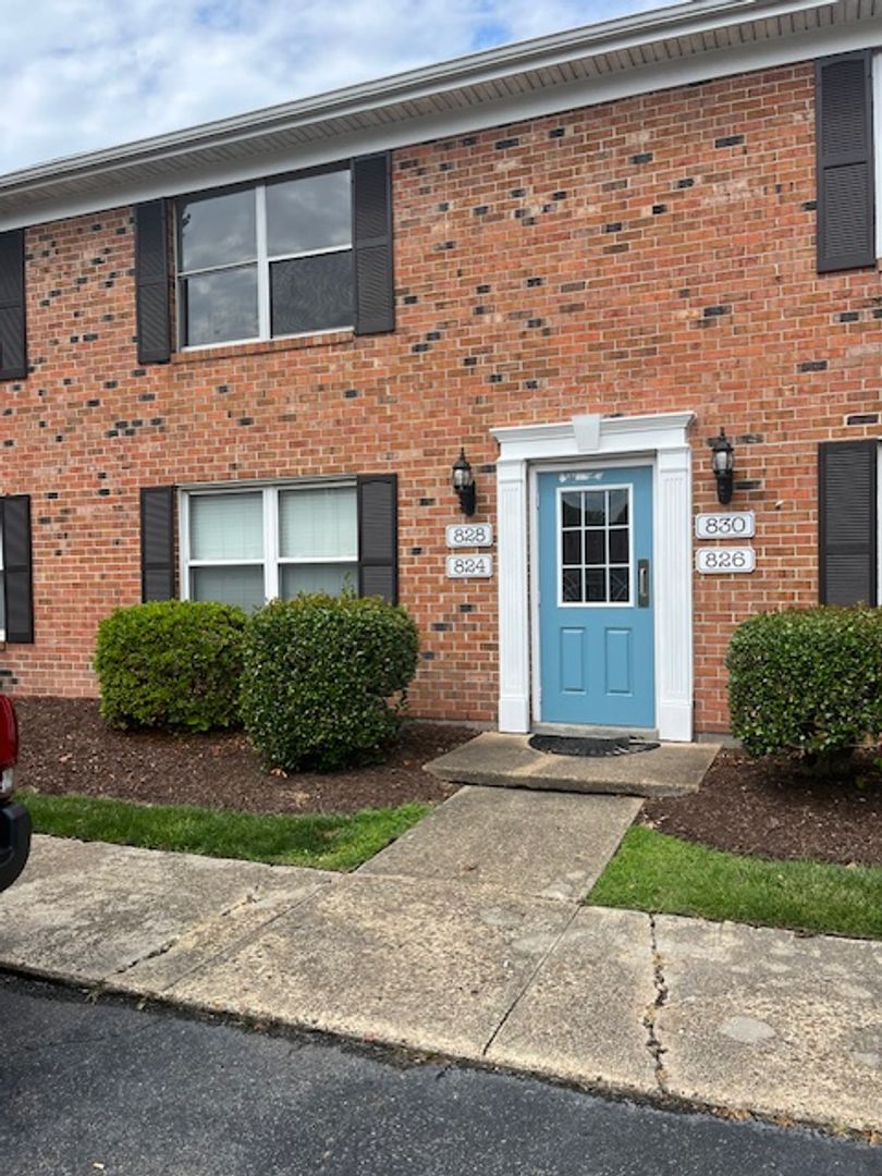 Virginia Beach House: 828 Spencer Ct