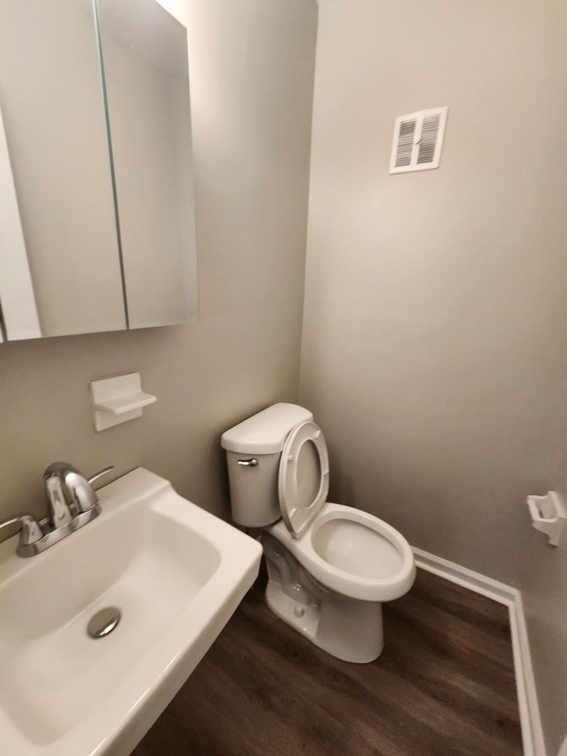 828 Spencer Court 2 of 9