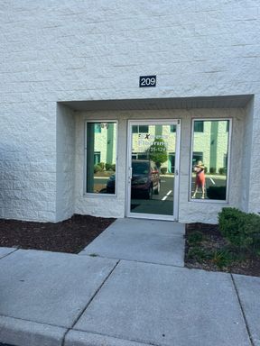 Virginia Beach: Office Space – photo 1