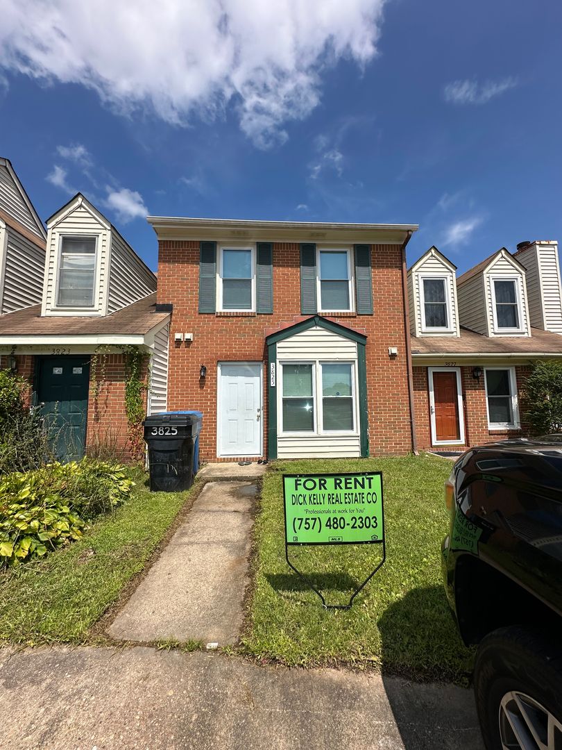 Virginia Beach House: 3825 Buchanan Drive