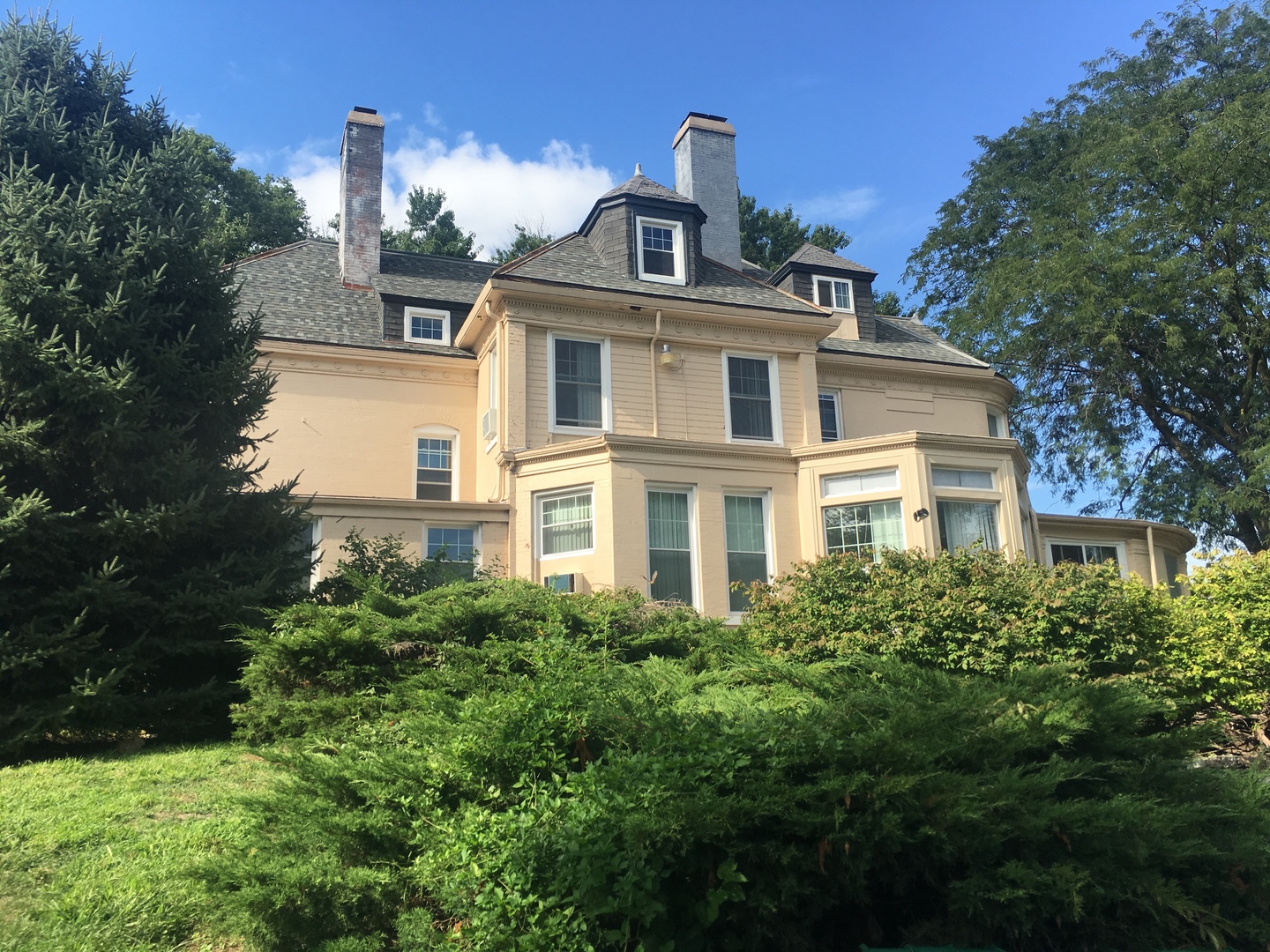 Omaha Apartment: 3706 Jones St