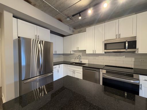 3rd floor 1bed/1bath unit with balcony- East facing - IN Unit W/D - Pet Friendly - On site parking available – photo 1