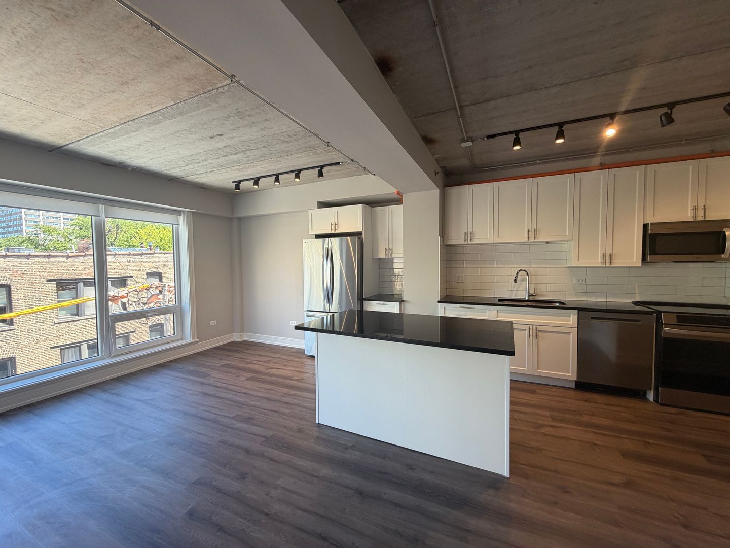 Chicago Apartment: 952 W. Carmen Ave.