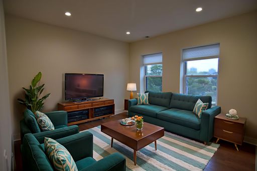 GUT REHAB!! Walk to everything!! 2 bedroom w/ 2 separate living areas! Pet friendly/ IN UNIT W/D – photo 1