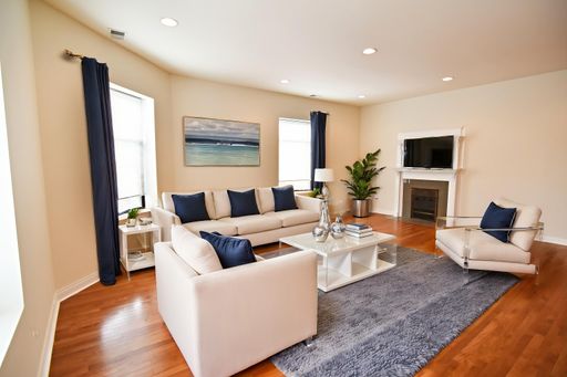 Rehabbed large 3 bed / 2 bath - Heart of Boystown - In unit & pet friendly! – photo 1