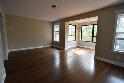 Large 2 bed / 2 bath w/ great light & W/D in unit - MUST SEE! – photo 1