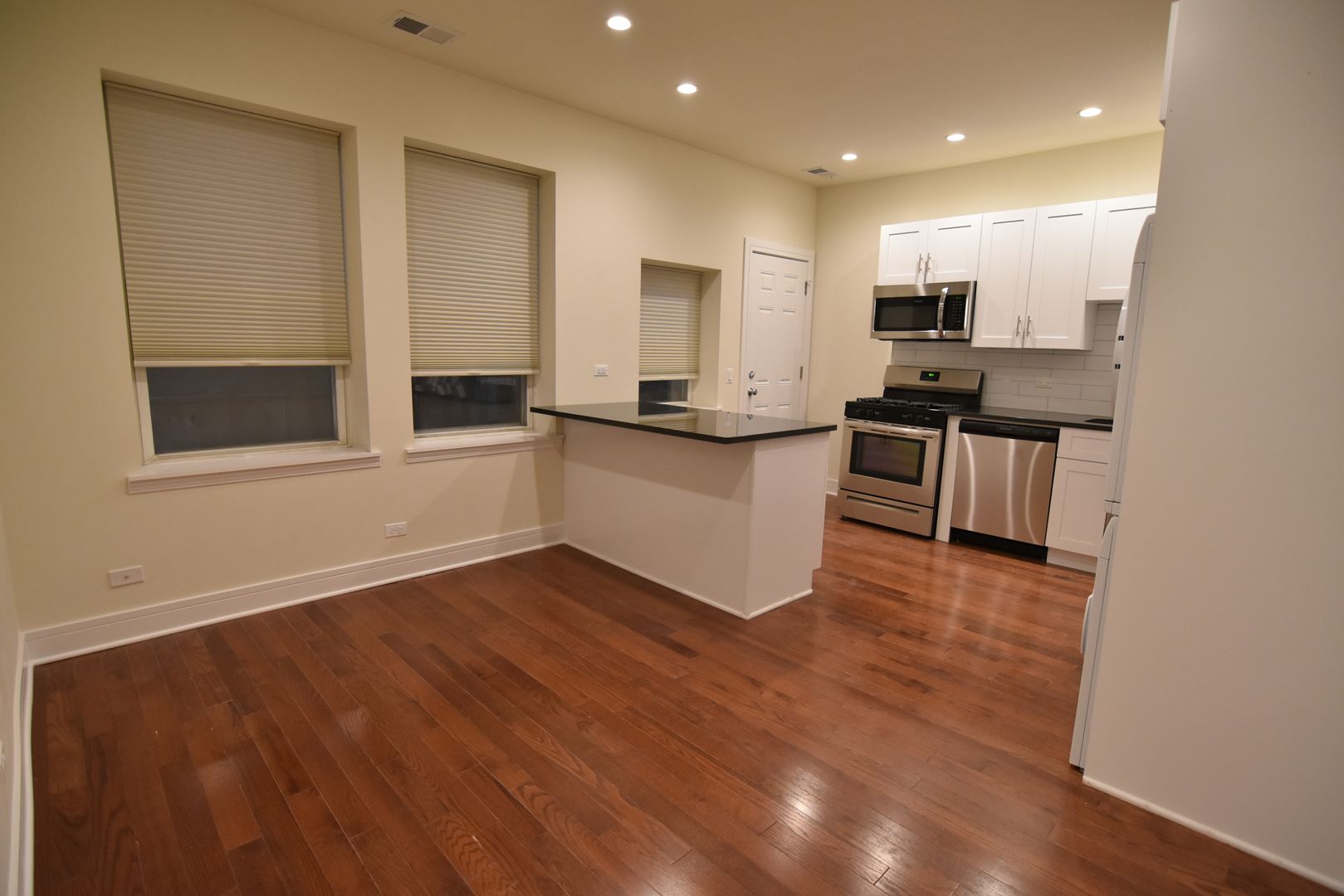 Chicago Apartment: 3230-3238 N. CLARK