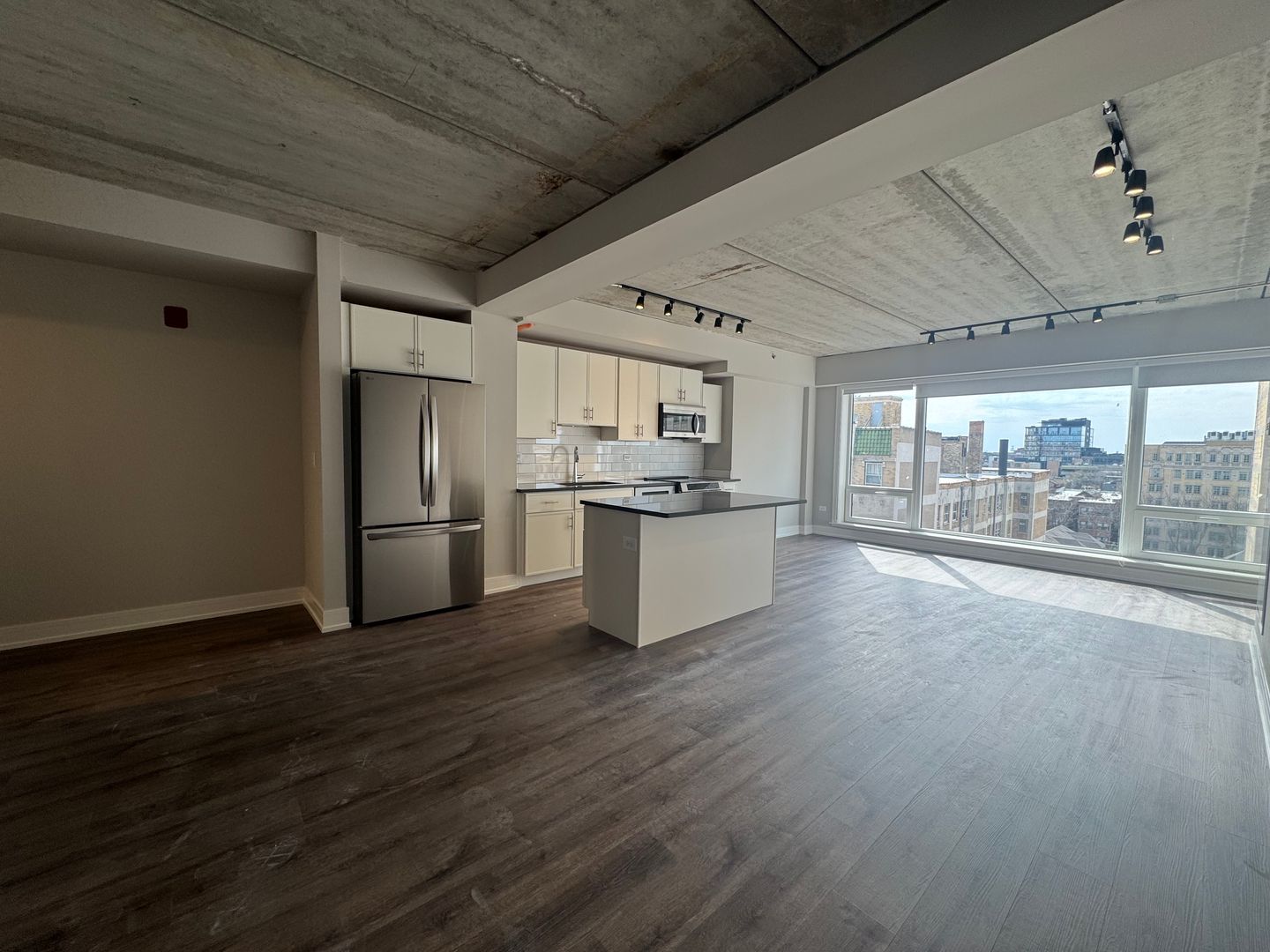 Chicago Apartment: 952 W. Carmen Ave.