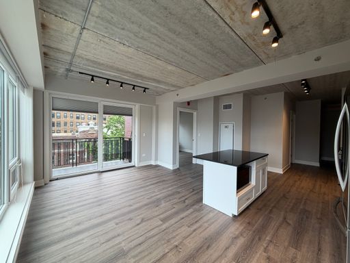 5th floor 2bed/2bath corner unit with balcony- Southeast facing - IN Unit W/D - Pet Friendly - On site parking available – photo 1