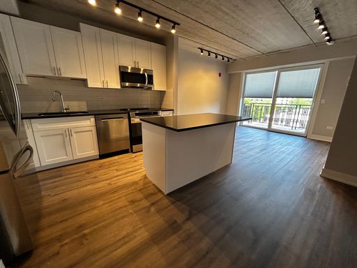 6th floor 1bed/1bath unit with balcony- East facing - IN Unit W/D - Pet Friendly - On site parking available – photo 1