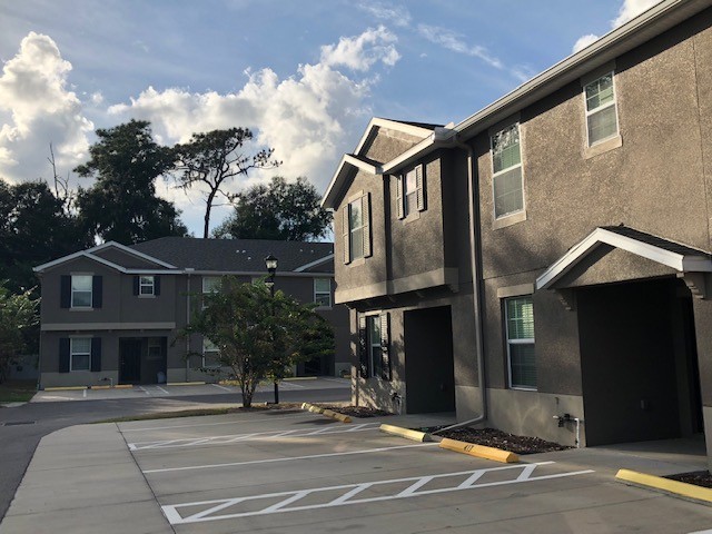 Brandon Apartment: 442 Belle Montclair Loop