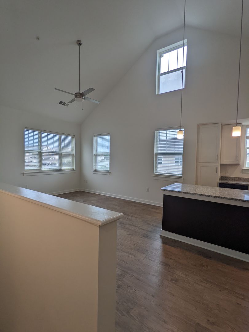 Maryville Apartment: 1000 Infinity Drive