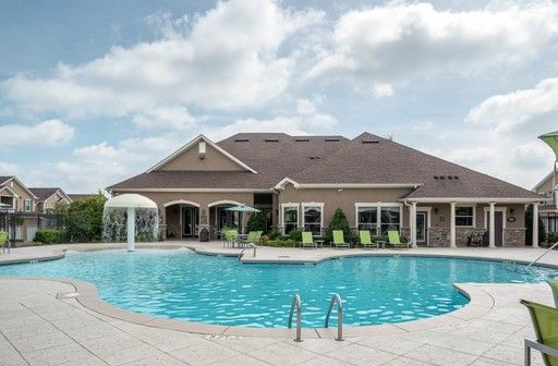 Gorgeous 1 Bedroom 1 Bath First Floor – photo 1