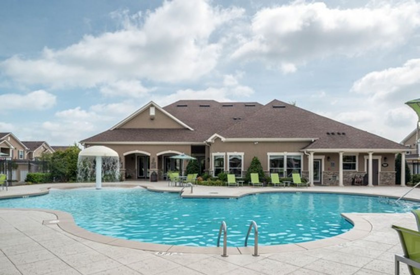 Montgomery Apartment: 2000 Central Parkway