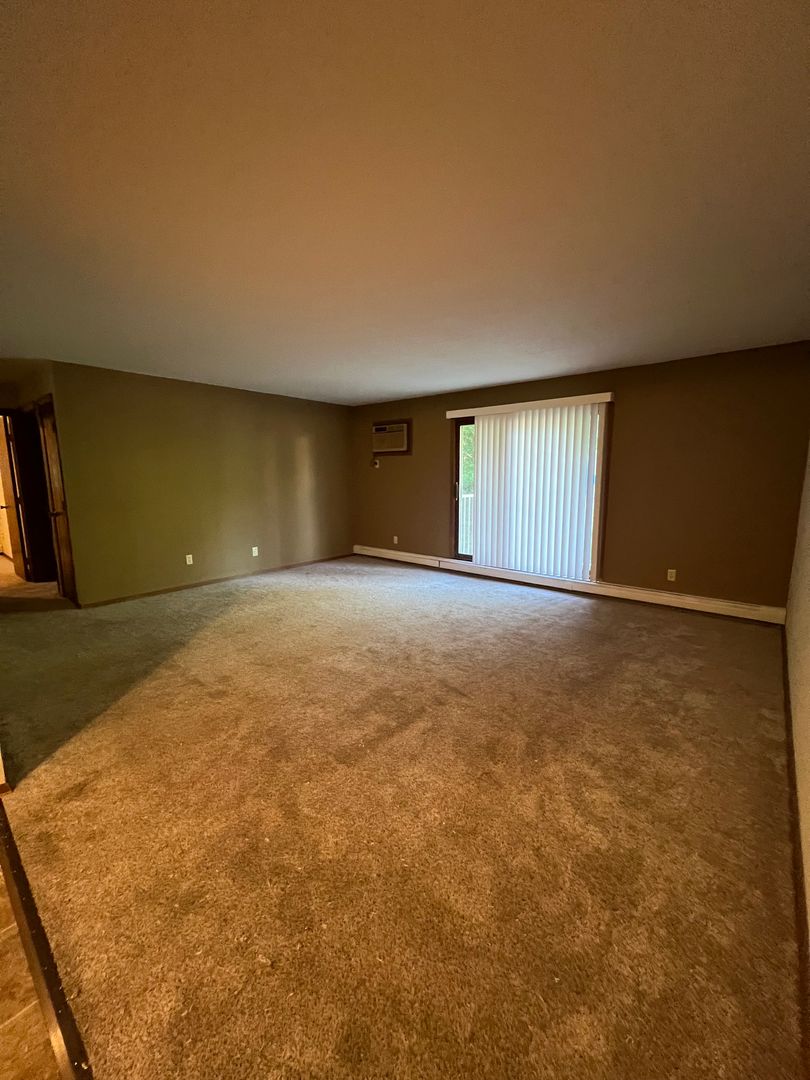 Sauk Rapids Apartment: 922 Benton Drive