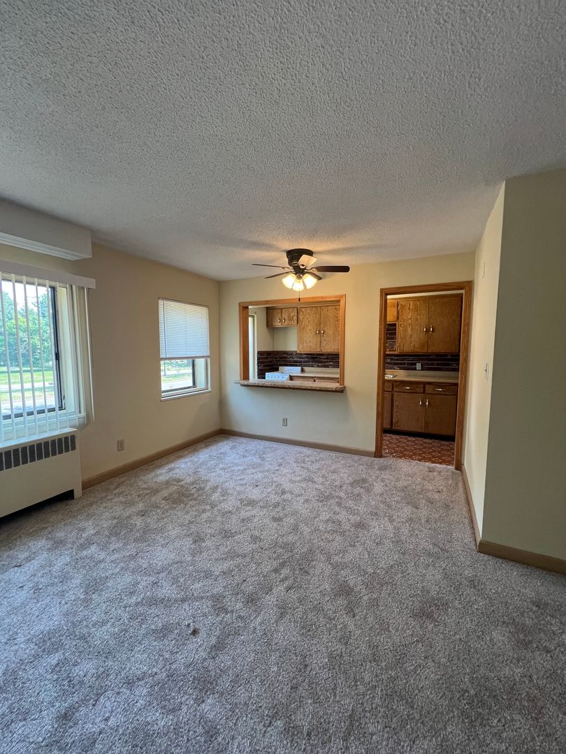 Saint Cloud Apartment: 905 Kilian Blvd SE