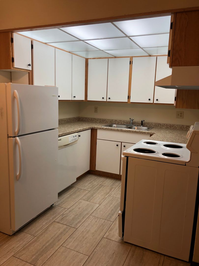 Saint Cloud Apartment: 616 10th Ave N