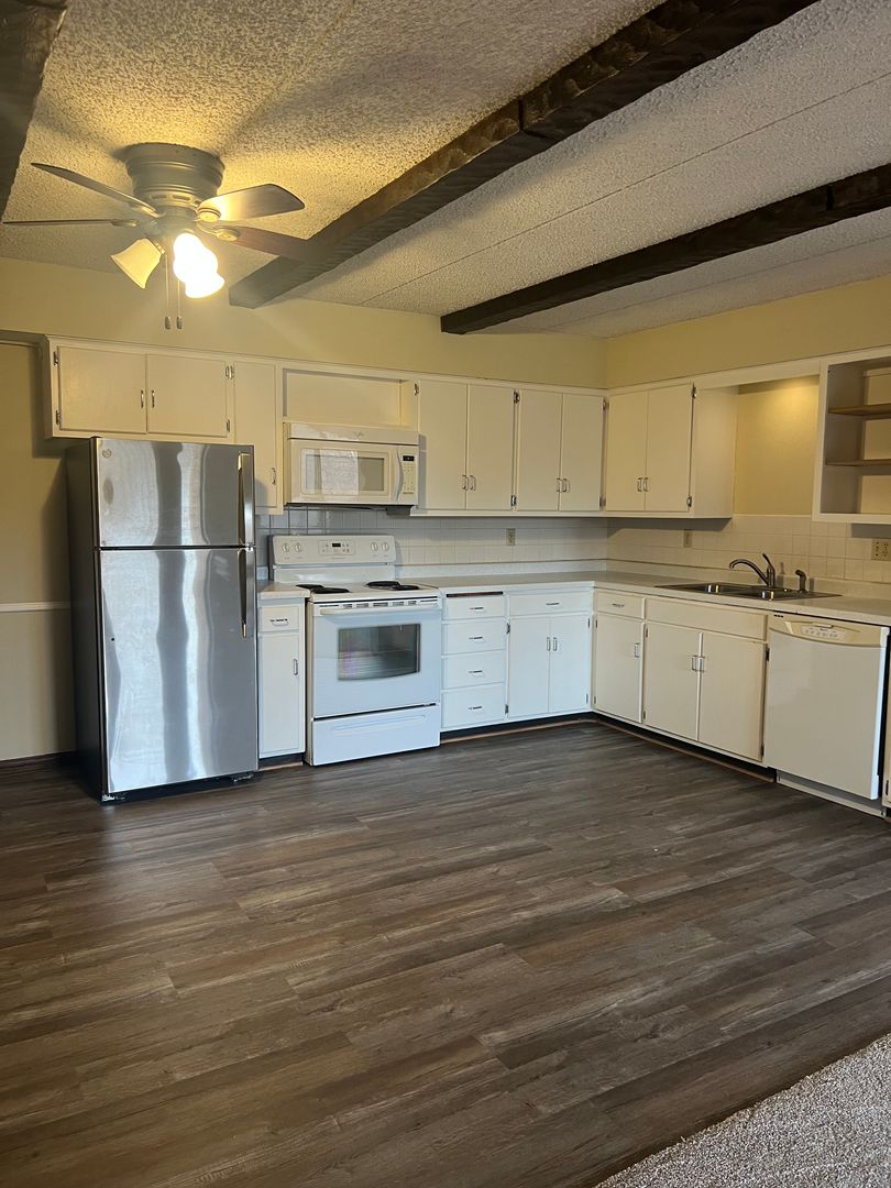 Sauk Rapids Apartment: 304 4th St S