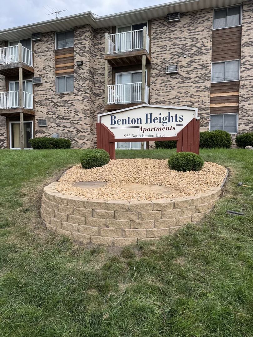 Sauk Rapids Apartment: 922 Benton Drive