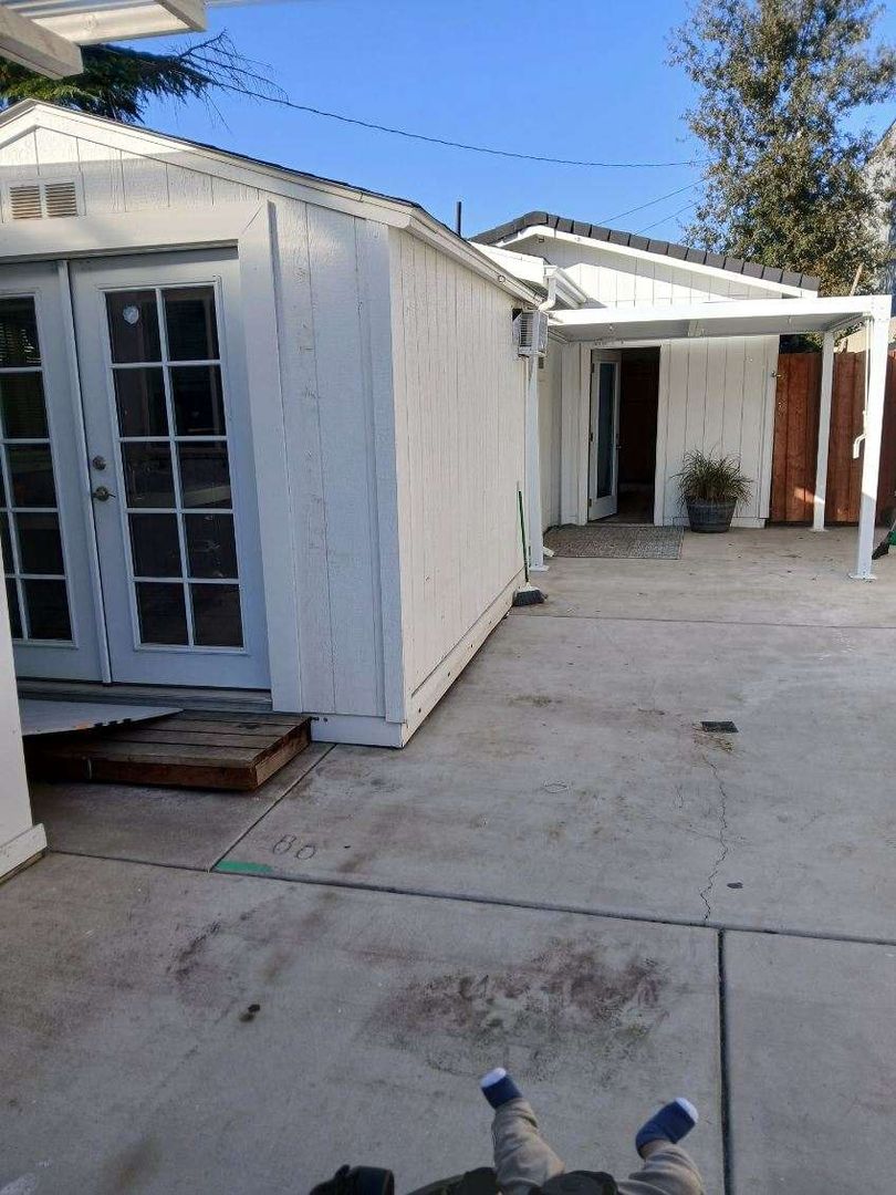 Los Banos House: 1315 S 7th St