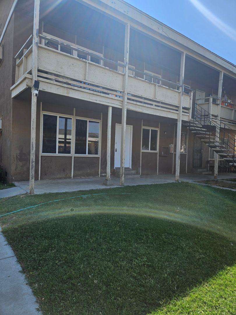 Los Banos Apartment: 734 Illinois Avenue