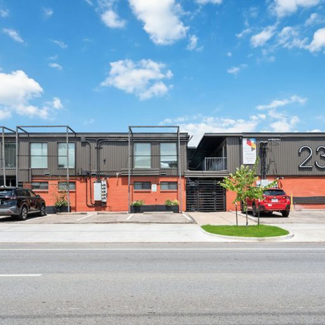 Houston Apartment: 2301 Commonwealth St.