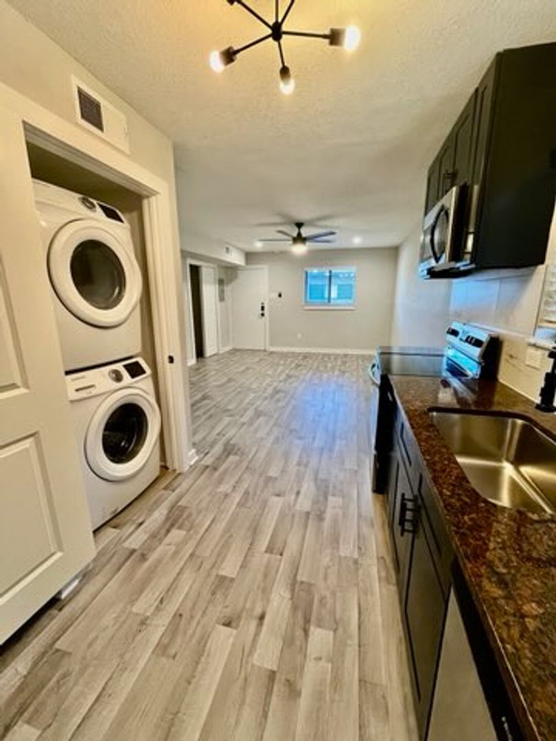 Houston Apartment: 2301 Commonwealth St.