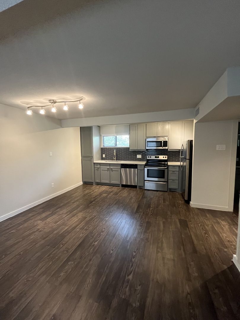 Houston Apartment: 3412 Graustark St.